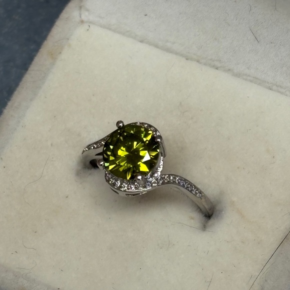 RARE NATURAL Green Tsavorite Crystal Stamped 925 Sterling Silver Ring - Picture 3 of 16